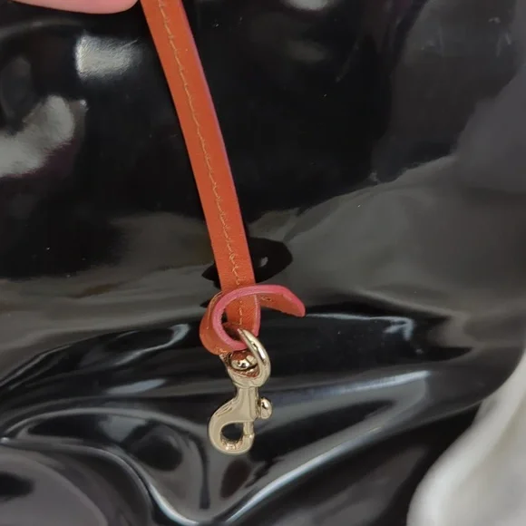 AUTHENTIC DOONEY & BOURKE PATENT LEATHER PURSE. EXCELLENT CONDITION